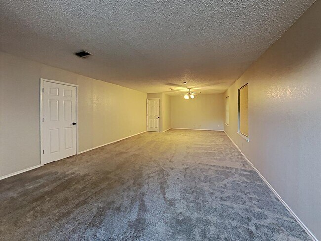 Foto del edificio - 7948 Buttercup Cir N