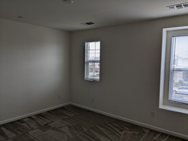 Foto del edificio - 3100 Club Center Dr
