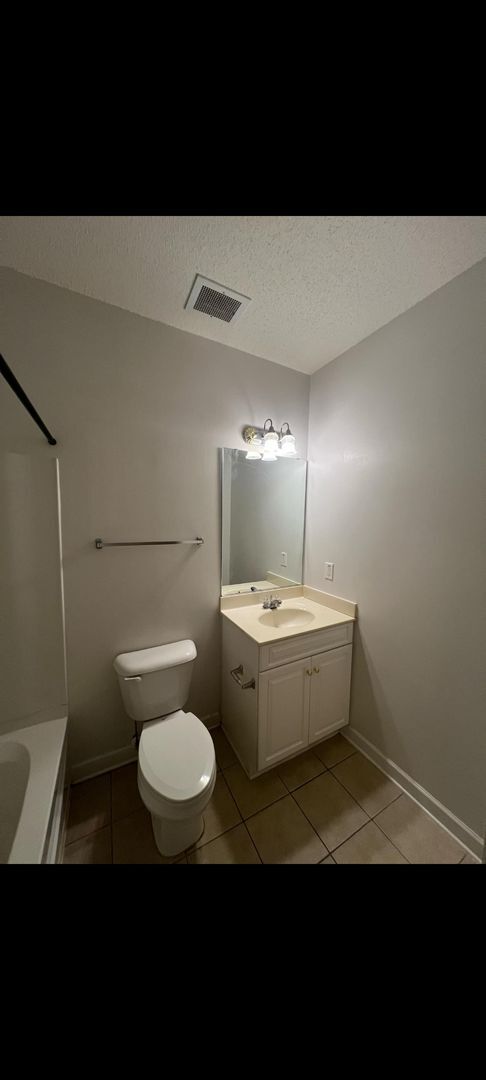 Building Photo - 2 bedroom/2 bath furnished condo in Heathe...