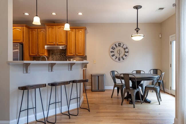 Building Photo - 350 Park Creek Ridge