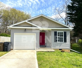 Building Photo - 5200 Heins Rd NE