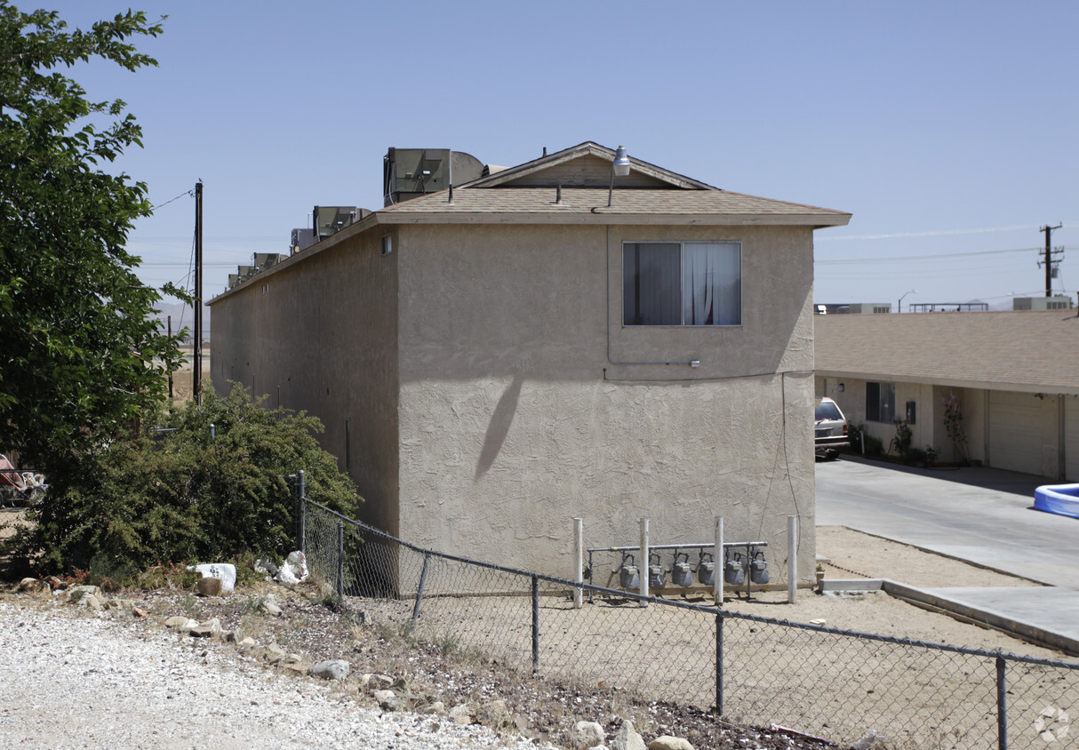 Building Photo - Luxor Apartments