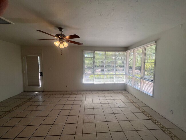 Foto del edificio - Comfortable & Cozy 2 Bedroom Townhome Walk...