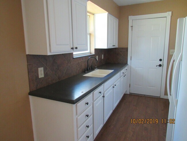 Building Photo - Very nice spacious home located in the Rol...