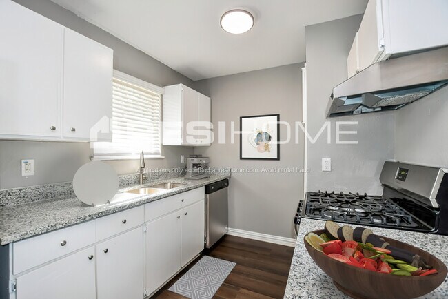 Building Photo - 1208 Janann Avenue