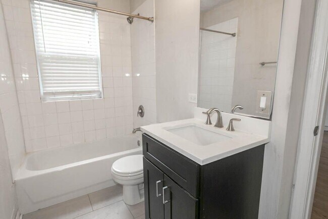 Foto del edificio - 2519 W Leland Ave