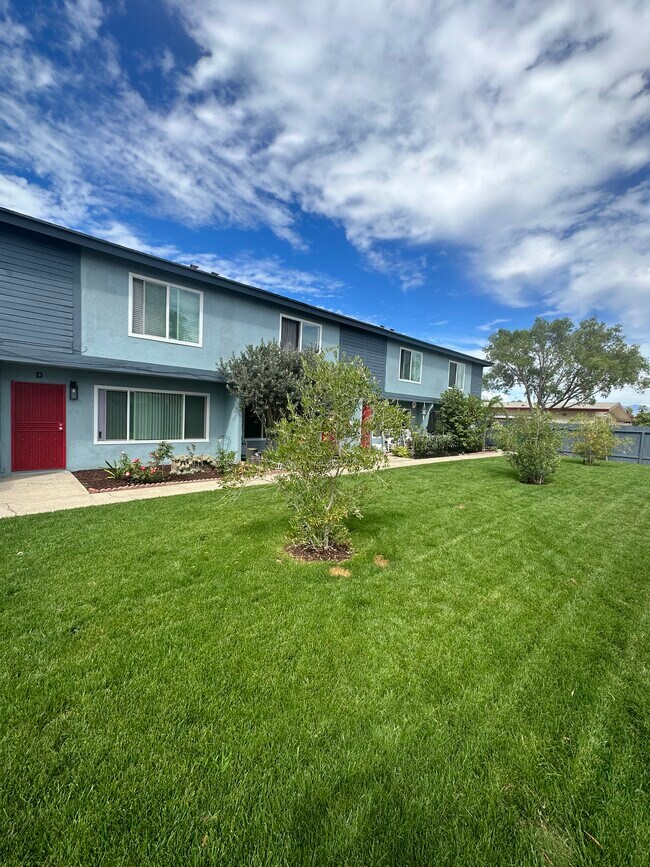 Building Photo - 2965 Mendoza Dr