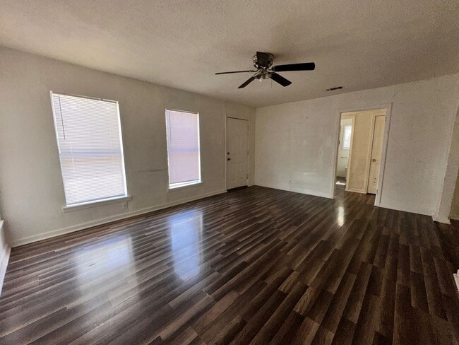 Building Photo - Cozy 3 bedroom house