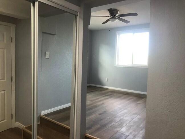 Foto del edificio - 4930 Auburn Dr
