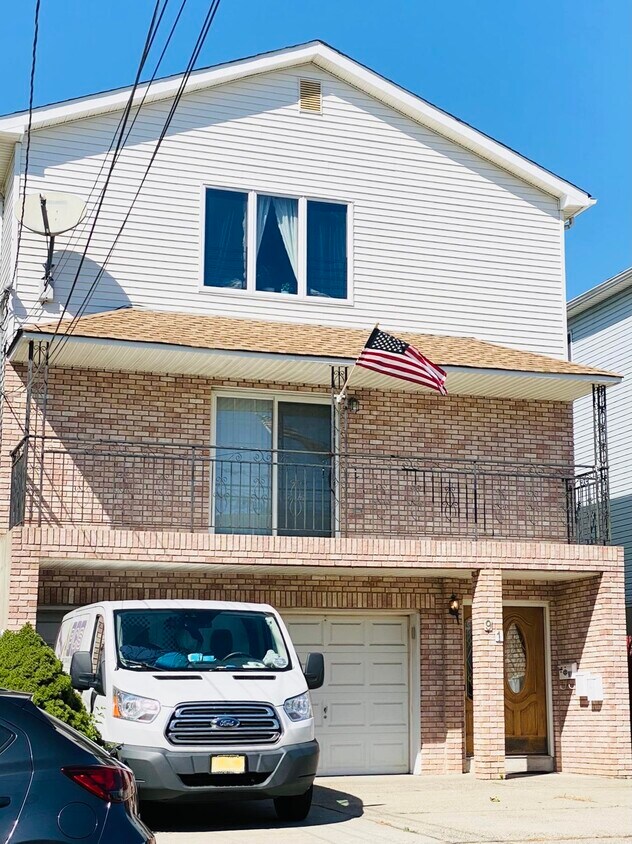 Primary Photo - 91 OAK St