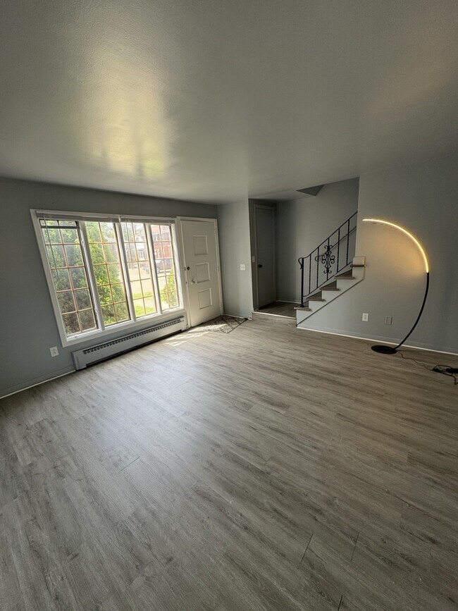 Building Photo - 3736 Woodford Ave NW