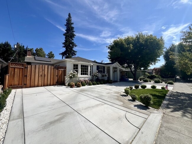 Building Photo - Willow Glen Rental