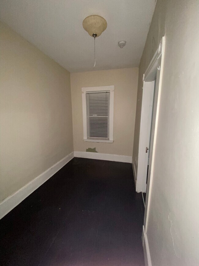 Building Photo - 9 Chilcott Pl