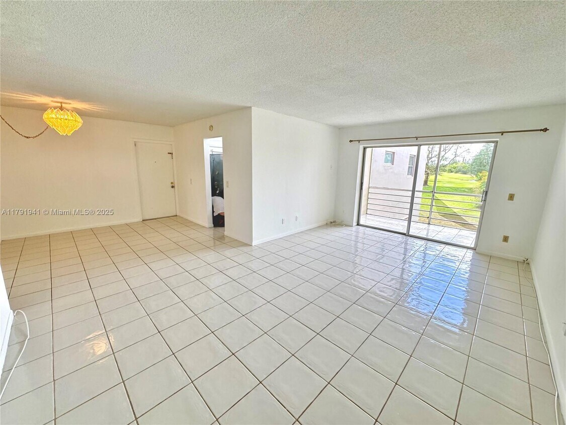 Foto principal - 2495 SW 82nd Ave