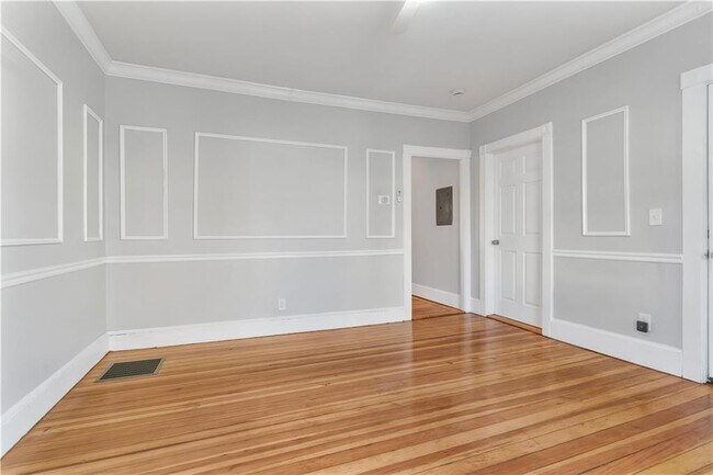 Building Photo - 382 Orms St