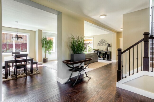 Foto del edificio - Beautiful 4 bedroom Home Near South Hill!