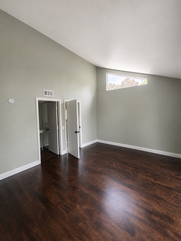 Building Photo - 3340 Cherokee Ave
