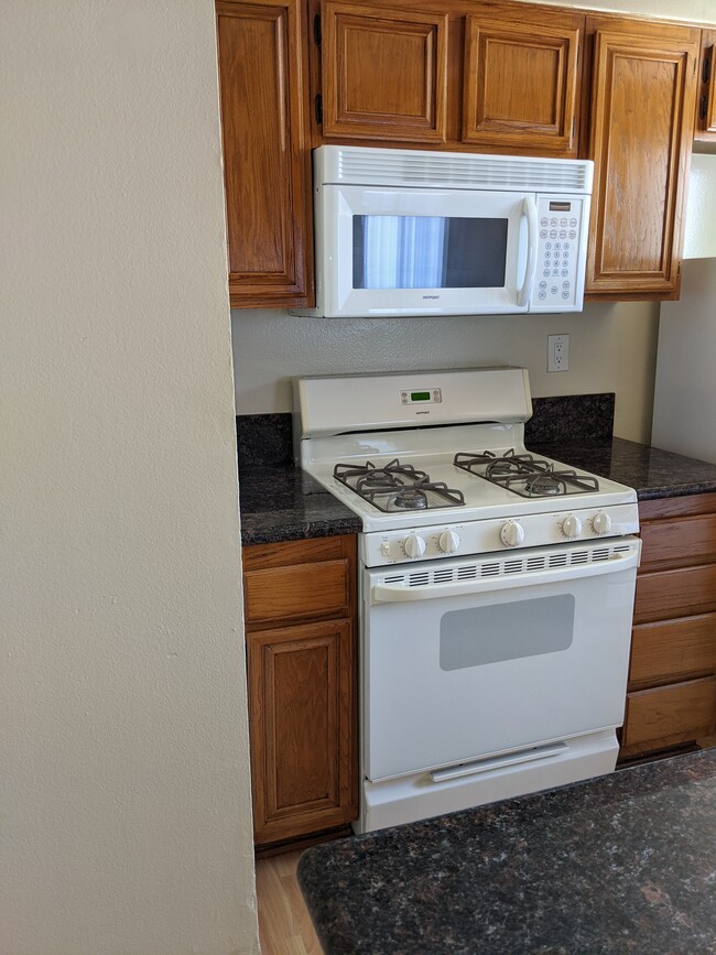 Kitchen - 5404 Ben Ave