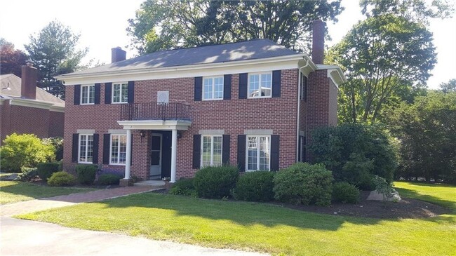 Building Photo - 66 Elm St