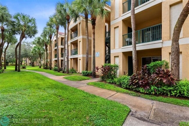 Building Photo - 755 Riverside Dr