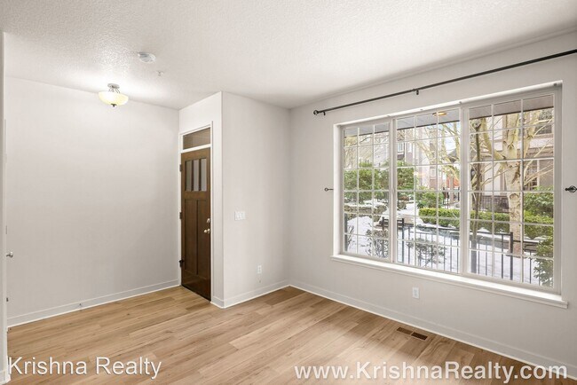 Building Photo - 3 br, 2.5 bath House - 4879 NW Blandy Terrace