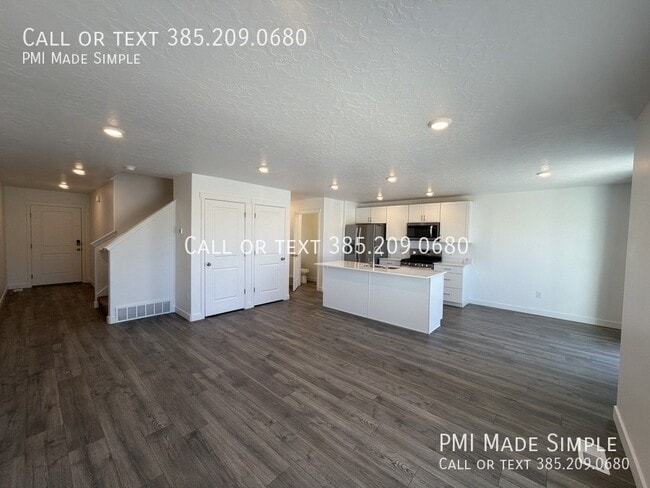 Building Photo - 953 W Fox Run Ave