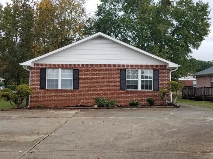 Primary Photo - 305 Deer Park Dr