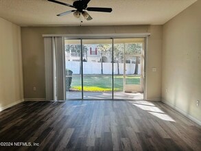 Building Photo - 6801 Roundleaf Dr Building Photo - 6801 Roundleaf Dr