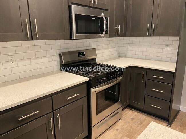 Foto del edificio - Modern 3 Bedroom 2.5 Bathroom Home In Happ...