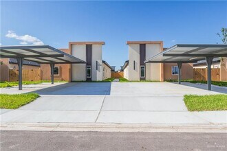 Building Photo - 22 Brookside Bend W St