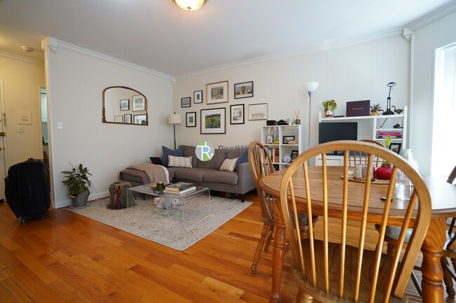Building Photo - 1055 Beacon St