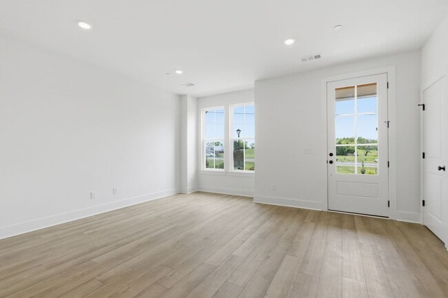Building Photo - 124 Nearwater Pl