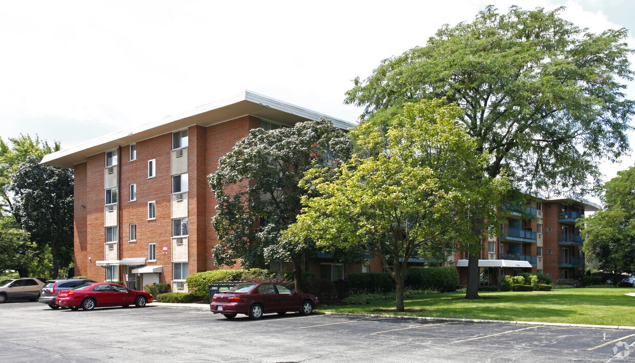 Shalamar East Apartments Apartments in Arlington Heights, IL