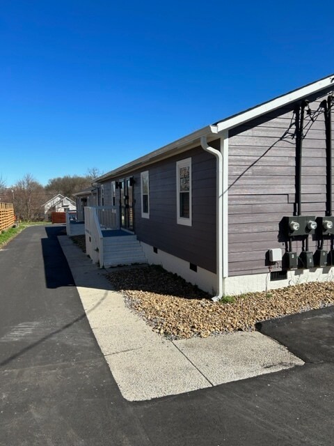 Building Photo - 407 Bledsoe Ave