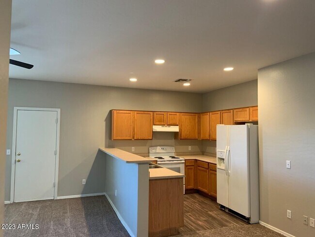 Foto del edificio - 6818 N 81st Dr