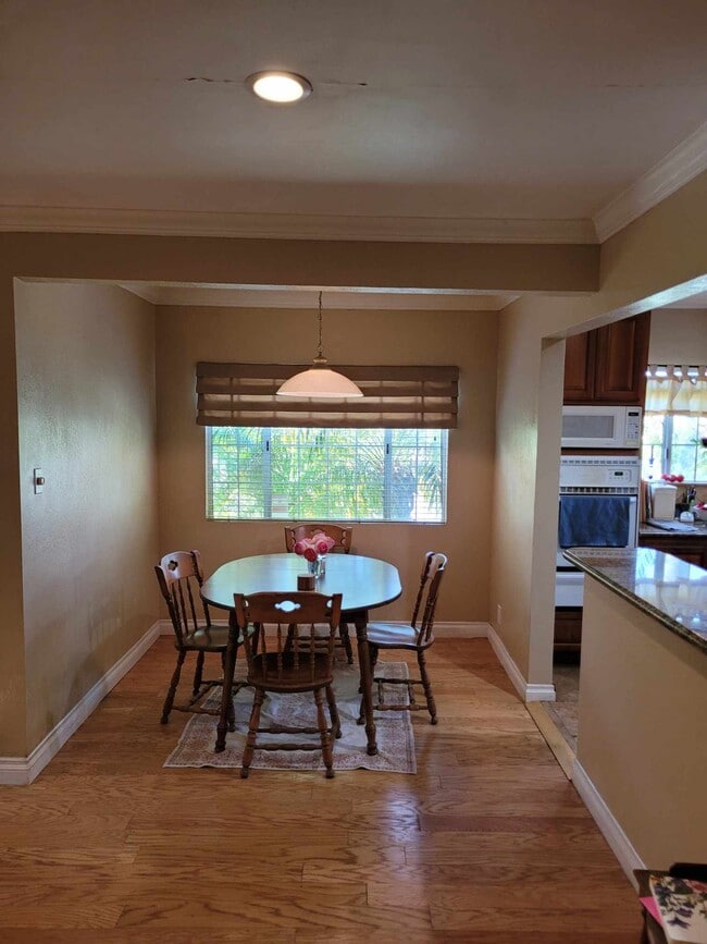 Área de comedor - 2066 Trudie Dr