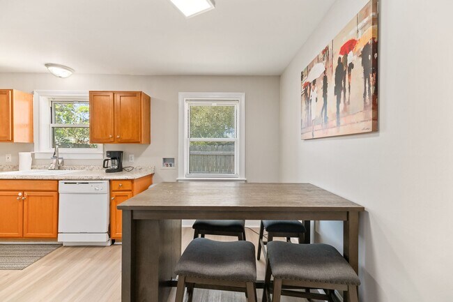 Foto del edificio - Charming 2 Bedroom, 1 Bath Duplex in North Charleston