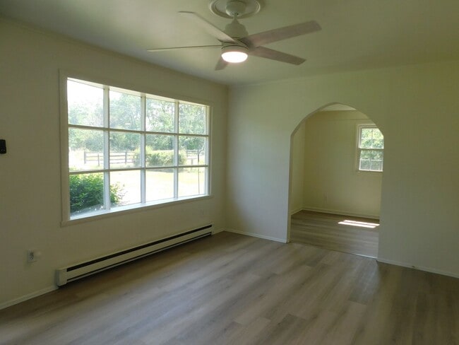 Building Photo - Price Reduced!!! $1950/Month
