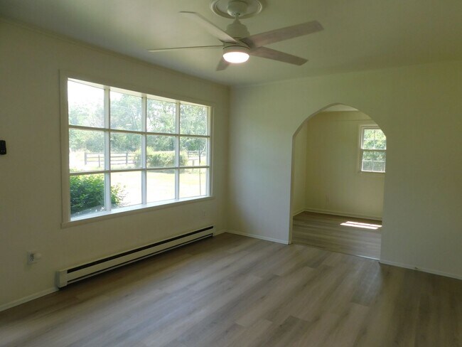 Foto del edificio - Price Reduced!!! $1950/Month