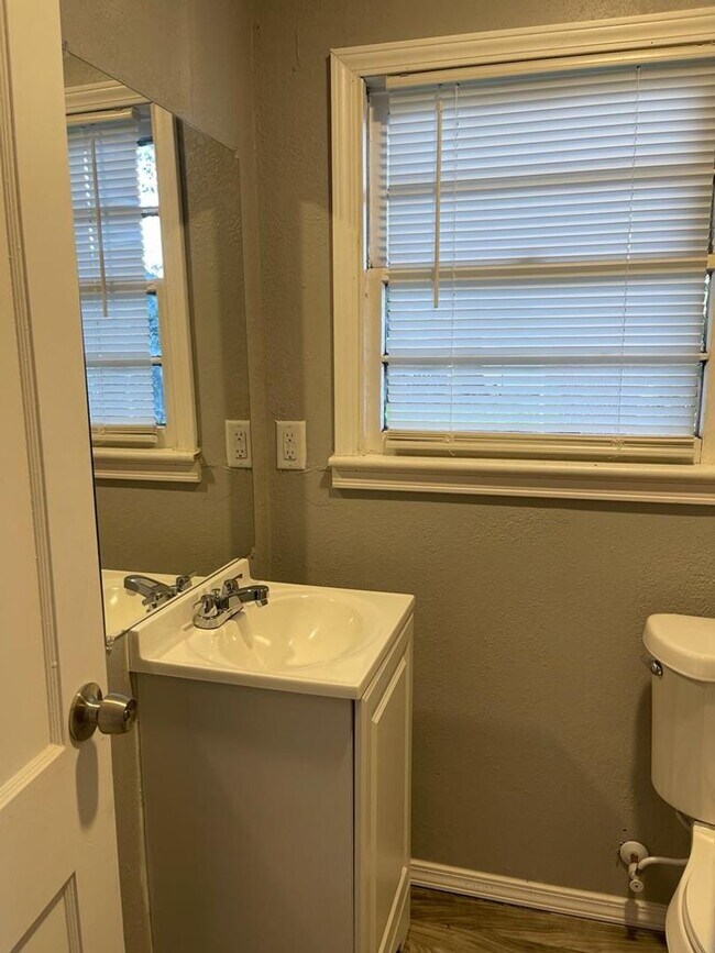 Foto del edificio - 3022 Berry Ave