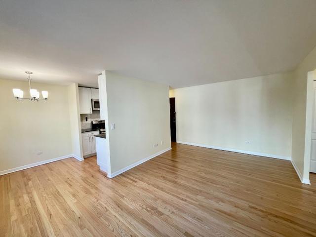 Building Photo - 1 bedroom in Chicago IL 60657