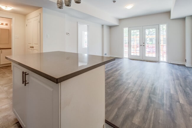 Building Photo - 403 Westwood Dr