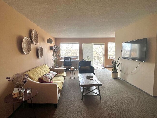 Foto del edificio - 6110 24th Ave NW