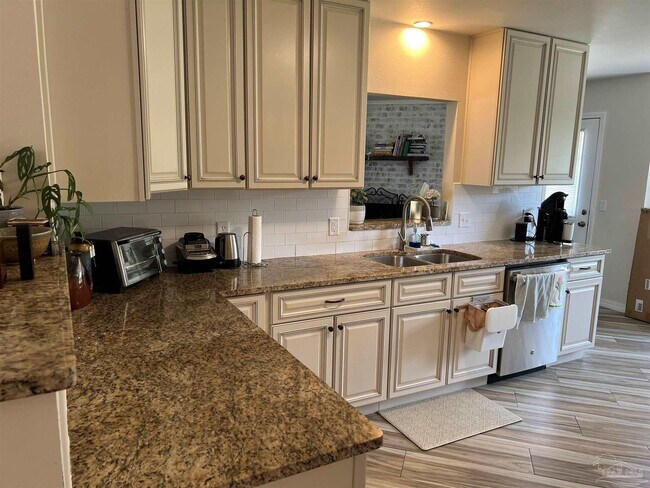 Foto del edificio - 4207 Cherry Laurel Dr