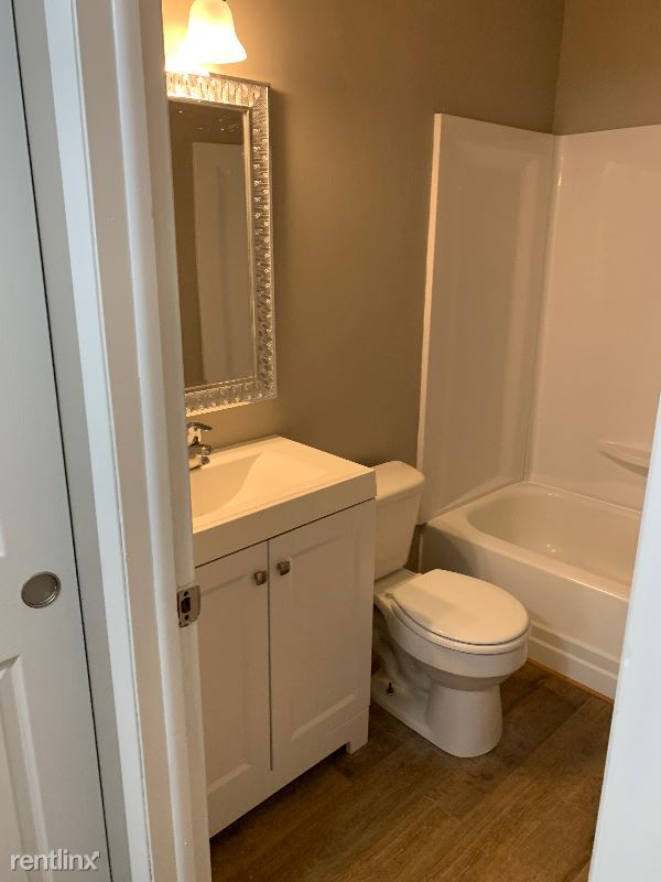 Building Photo - 2 br, 1 bath Townhome - 99 W Starr Ave