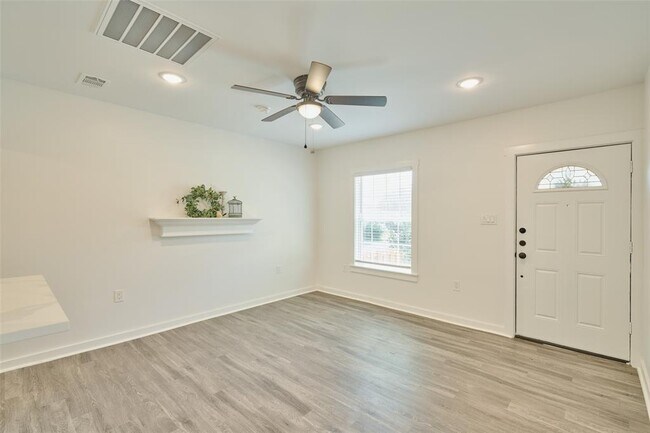 Building Photo - 406 McPhail St