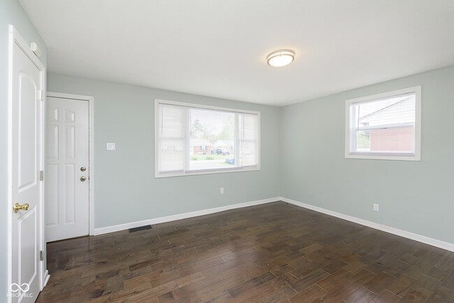 Foto del edificio - 10639 Broadway Ave