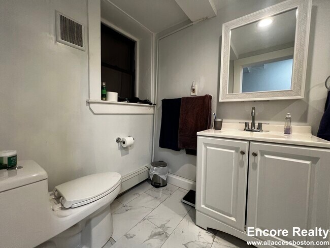 Foto del edificio - 16 Upland Rd