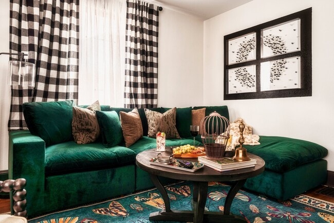 Foto del edificio - 713 Grandin Rd