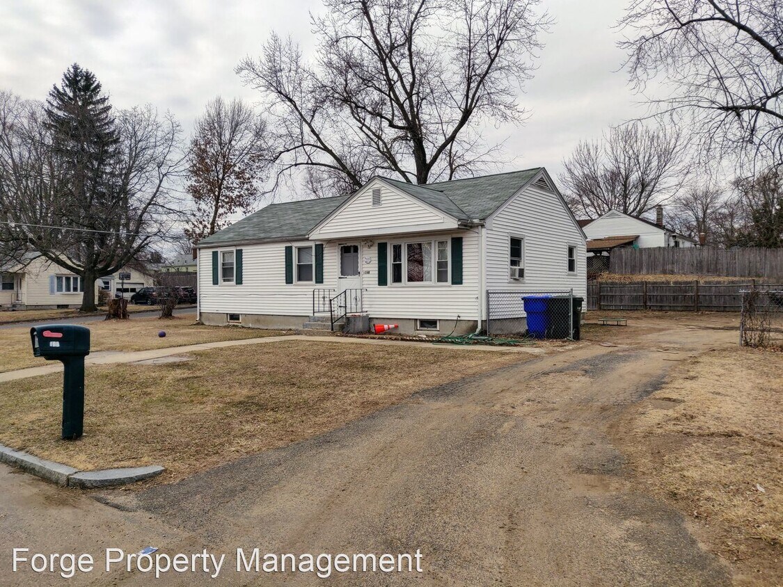 Primary Photo - 4 br, 2.5 bath House - 168 Navajo Rd